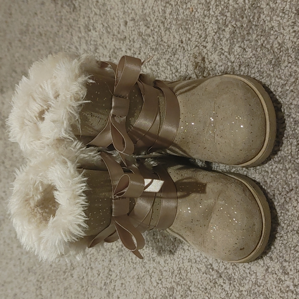 Fuzzy winter boots